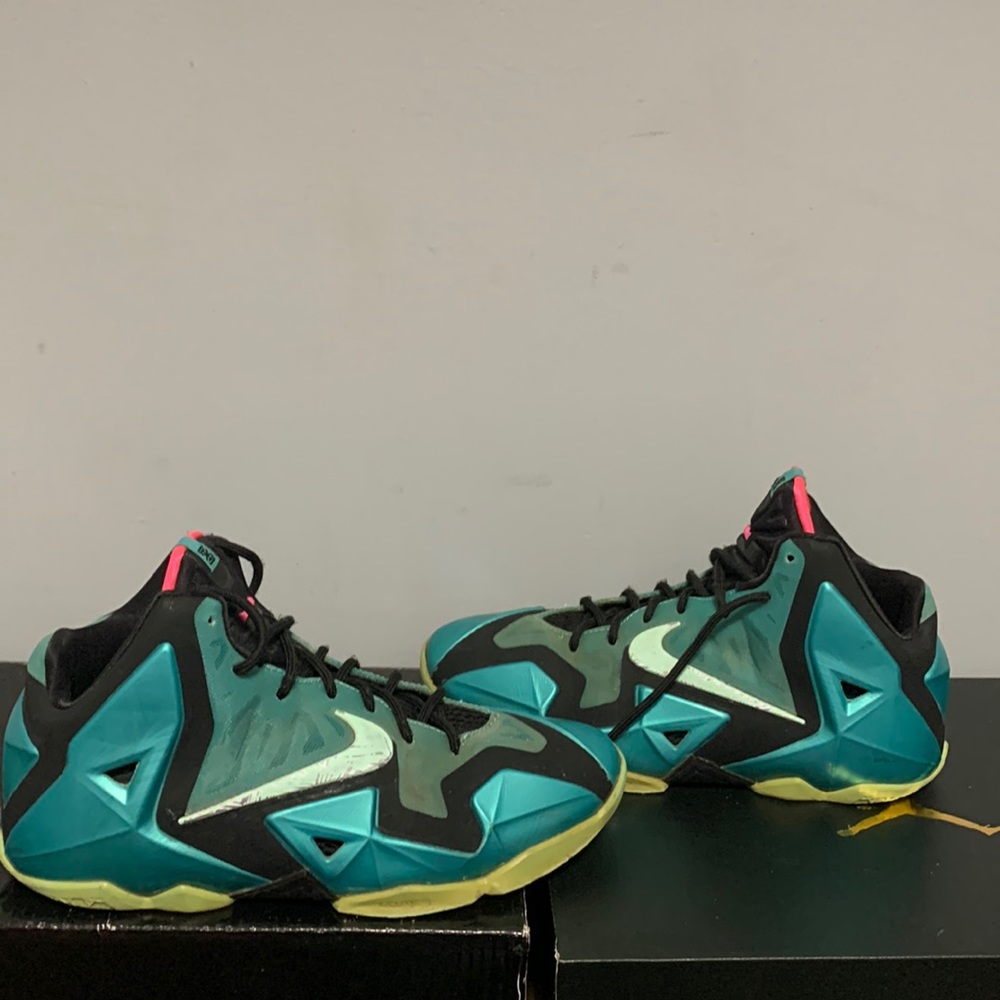 Lebron south beach sz 5.5